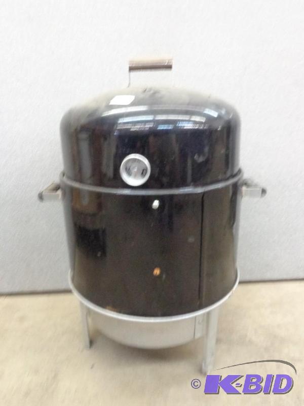 lot 12 image: GrillSmoker   NEW   29" High  16&q...
