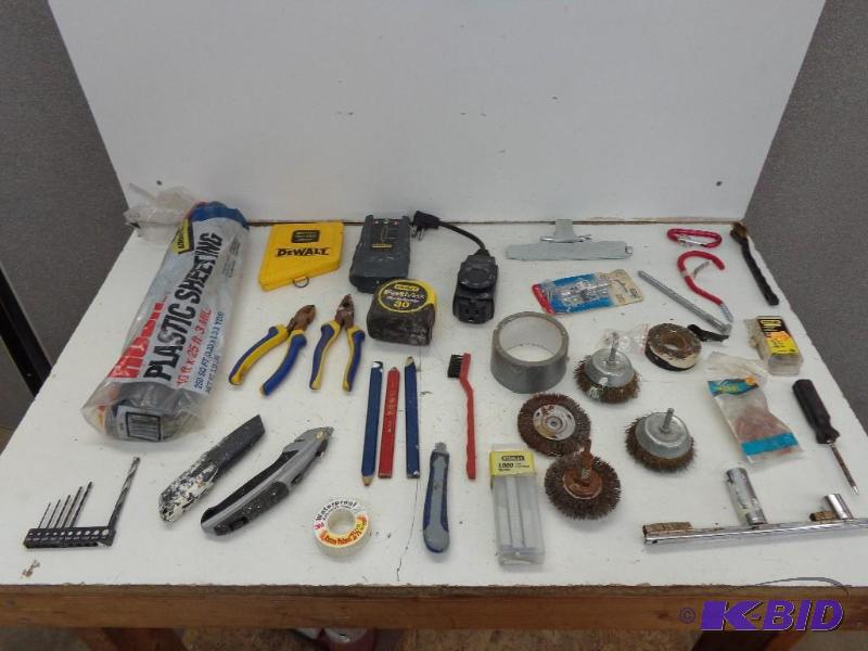 lot 135 image: Various Tools   Dewalt&nbspDrill - Bit Holde...