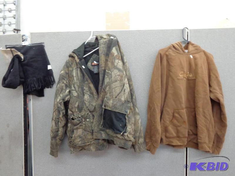 lot 157 image: Outfitters Ridge Jacket   3XL Camo  Hoodie  C...