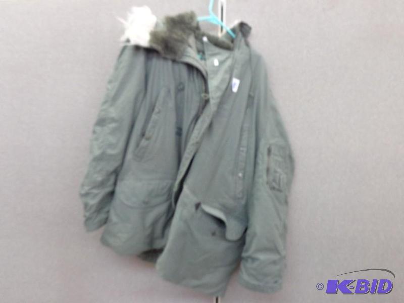 lot 160 image: Military Parka   Size Large  Good Shape  Perf...