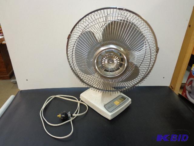 lot 19 image: Oscillating Fan   12"  Works Well ...