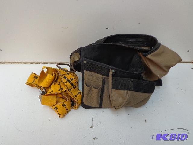 lot 27 image: Tool Belt   Canvas Belt  Many Screws  Carpent...