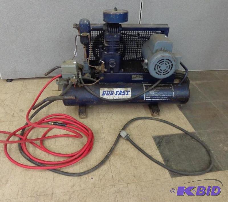 lot 4 image: Compressor   Duo Fast 1.5 HP Compressor  115...