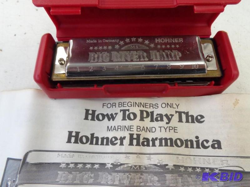 lot 55 image: Harmonica & More   Camo&nbspCushion Pad ...