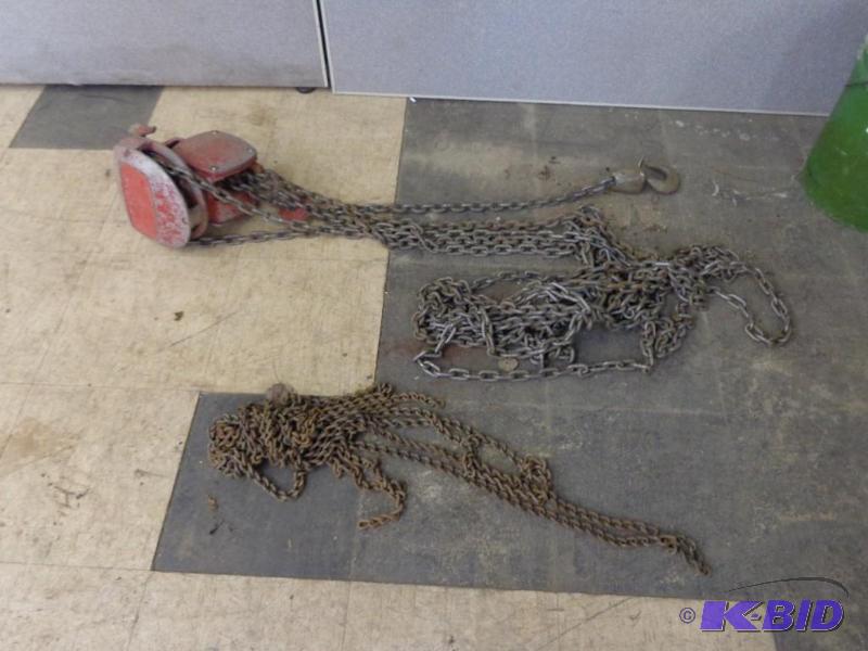 lot 65 image: Hoist   Nice 1 Ton Chain Fall Hoist  Looks to...