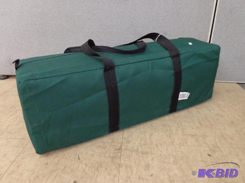 lot 68 image: Screen&nbspHouse   13 x 9  Carry Bag  Look...