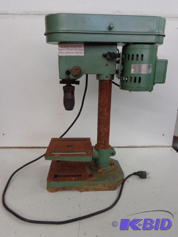 lot 72 image: Bench Top Drill   5 Speed  A Little Rusty  Po...