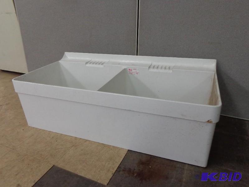 lot 76 image: Double Laundry Sink   Fiberglass  No Legs  Lo...