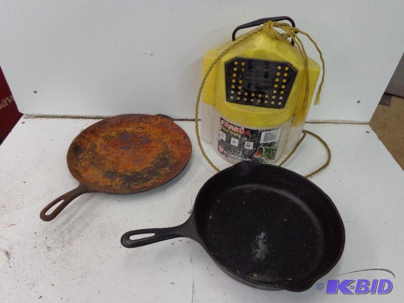 lot 82 image: Griddle and more   Wagner Round Griddle  Cast...