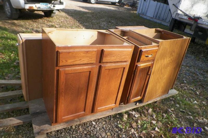 lot 109 image: Pallet of Cabinets