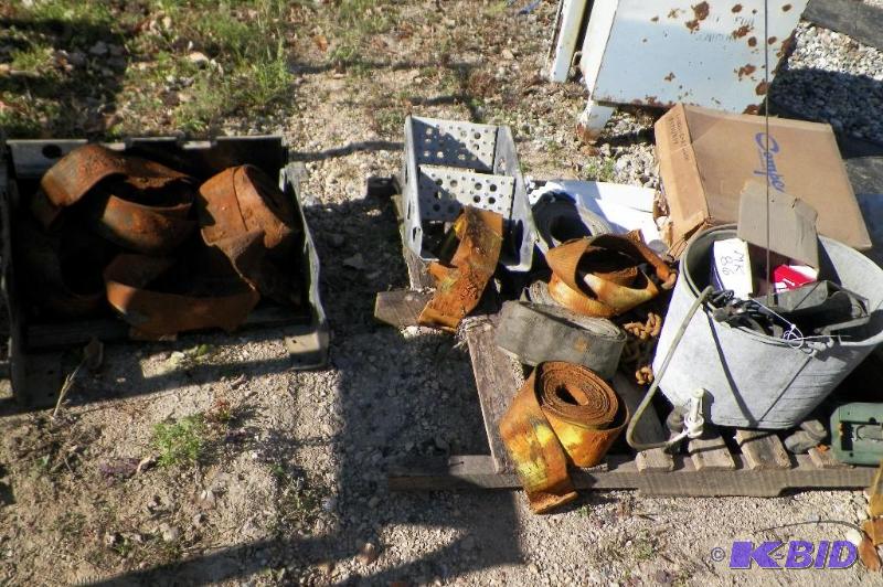 lot 17 image: Pallet with Semi Straps - Straps need cleaning