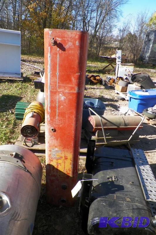 lot 19 image: Orange Gas Tank
