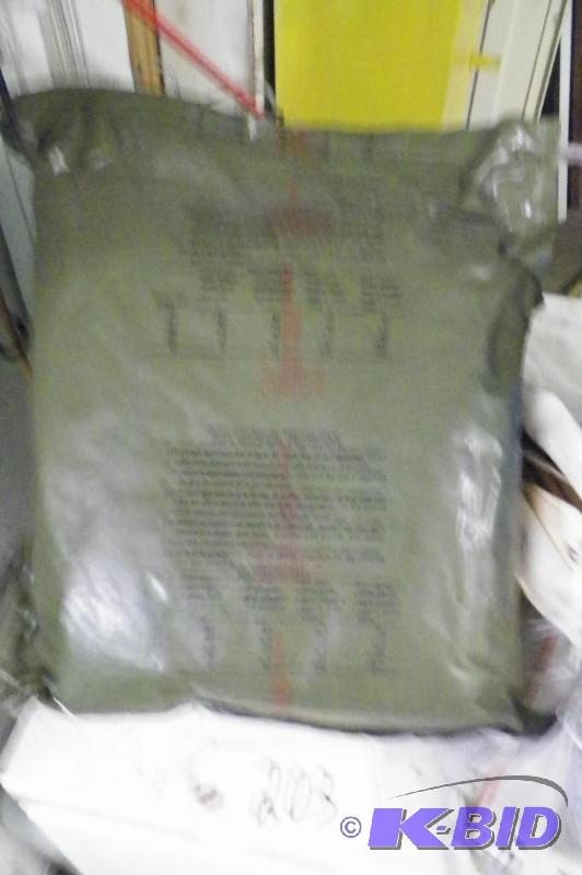 lot 204 image: Mens Large Chemical Protective Suit Top & Bottom