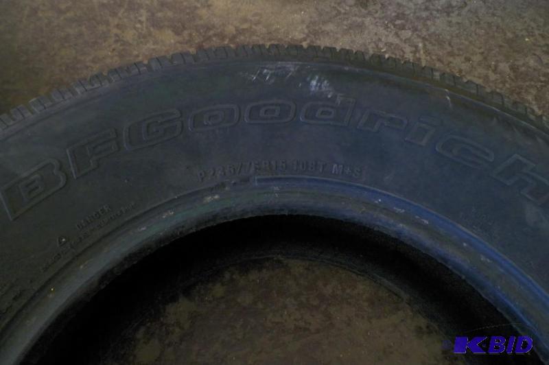lot 25 image: BF Goodrich P23575R15 Tire