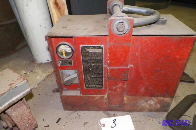 lot 3 image: Magnitool Battery Operated Lift Magnet