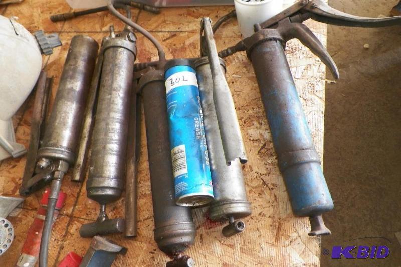 lot 302 image: 5 Grease Guns