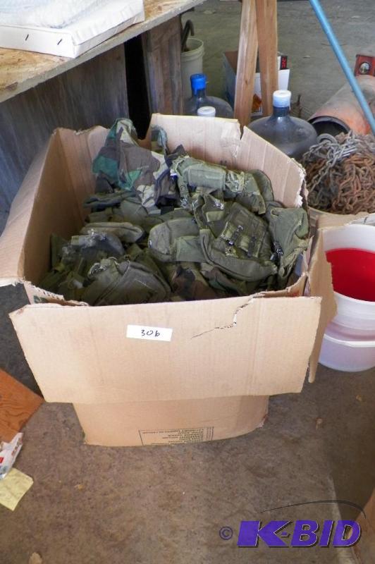 lot 306 image: Large Box of Army Surplus Clip Holders
