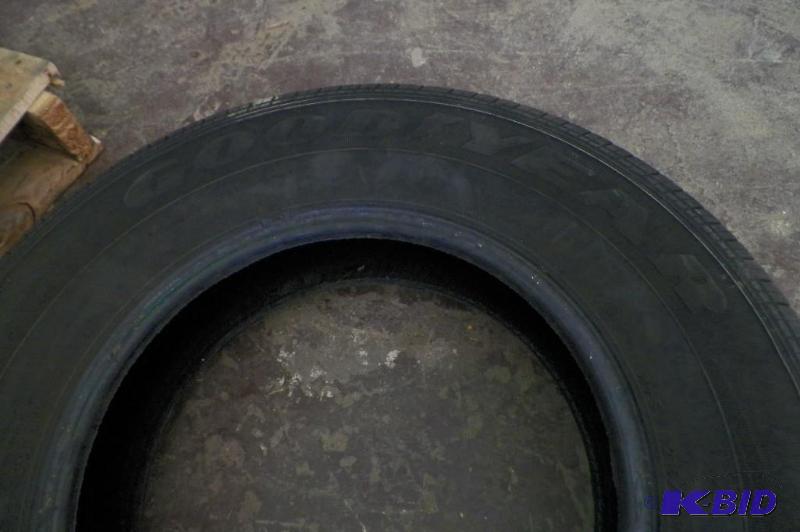 lot 31 image: Goodyear 215 70R15