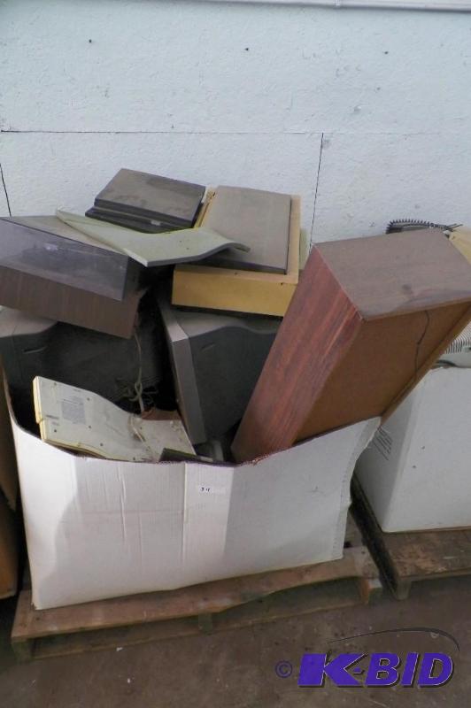 lot 311 image: Box Full of Computer Items, stereo & Misc.