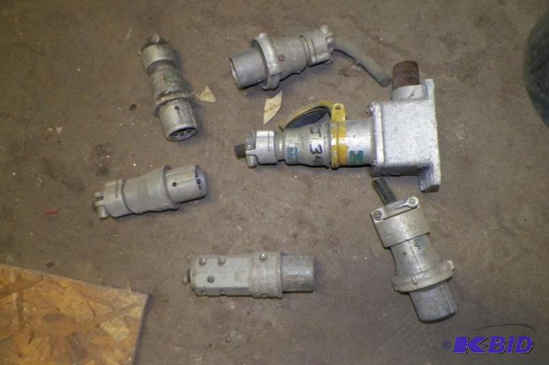 lot 34 image: Lot of Large Connectors