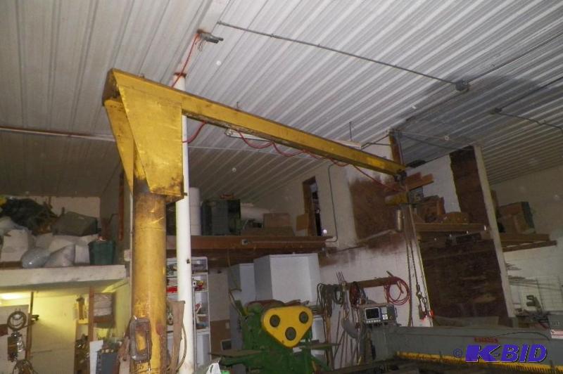 lot 35 image: 1500 Pound Jib Crane 14 Foot Boom 147 inches tall 33 inch base  works great
