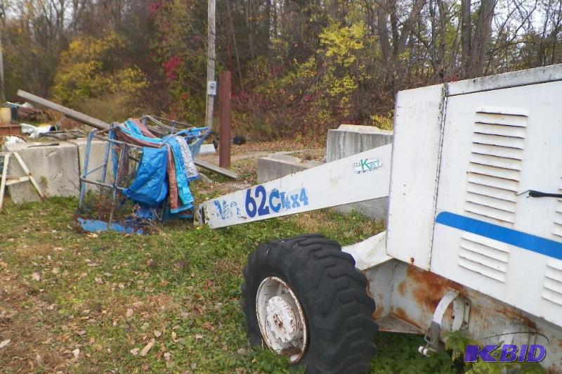 lot 4 image: Marklift 62 Foot C4X4 Lift Machine Duel Fuel Gas or Propane