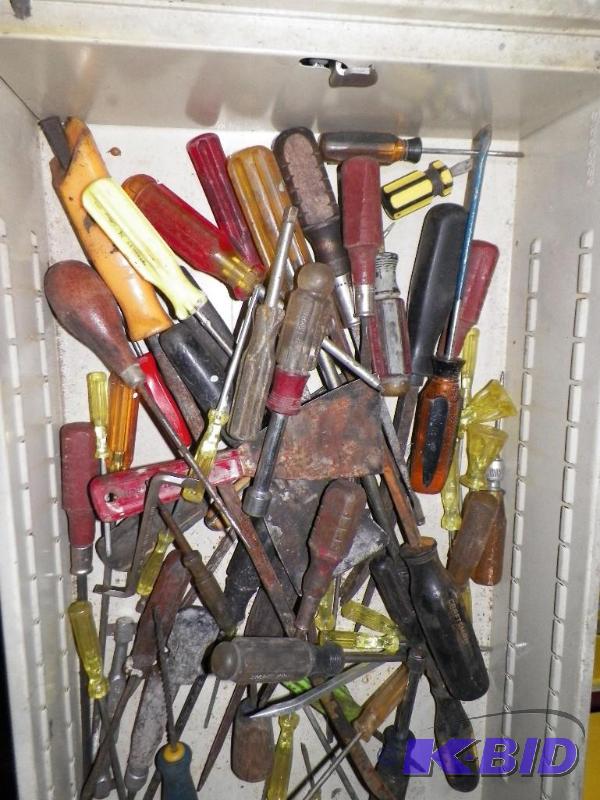 lot 55 image: Screwdriver lot