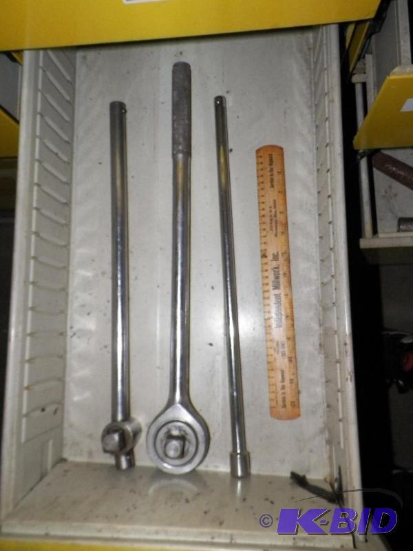 lot 67 image: 34 inch Socket Set