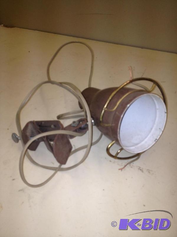 Clamp on Lamp, needs a new plug...