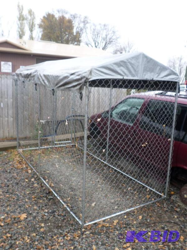 lot 19 image: 5x10 Covered Chain Link Dog Kennel, (1) Acc...