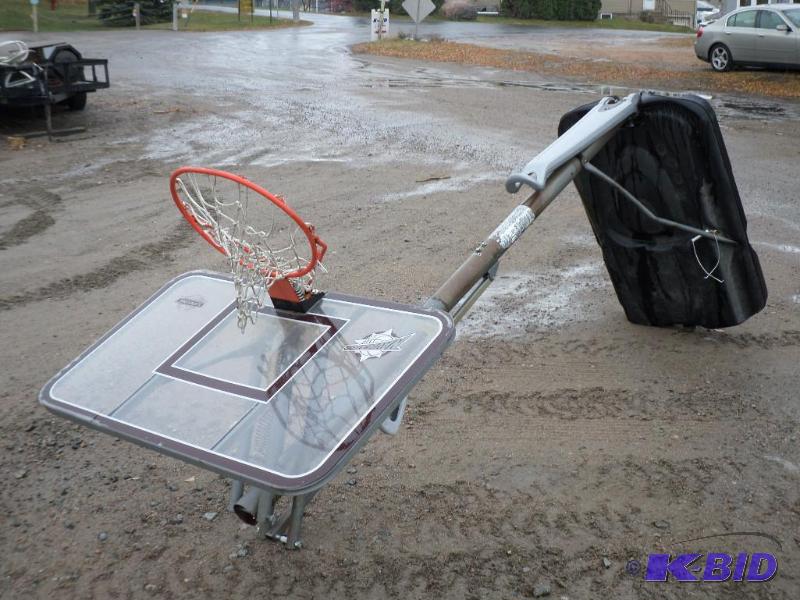 lot 22 image: Lifetime Navigator Adjustable Basketball Hoop...
