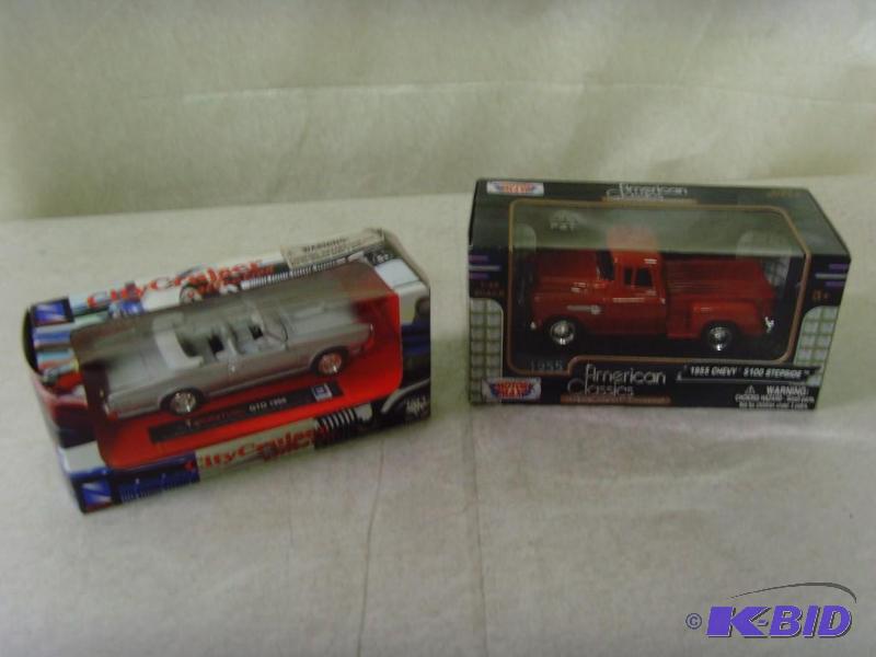 lot 121 image: Lot of 2 Model Cars