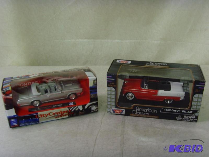 lot 122 image: Lot of 2 Model Cars