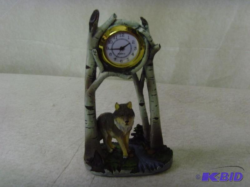 lot 128 image: Wildlife Collection Wolf Clock
