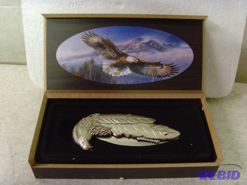 lot 129 image: Soaring Bald Eagle Knife & Case