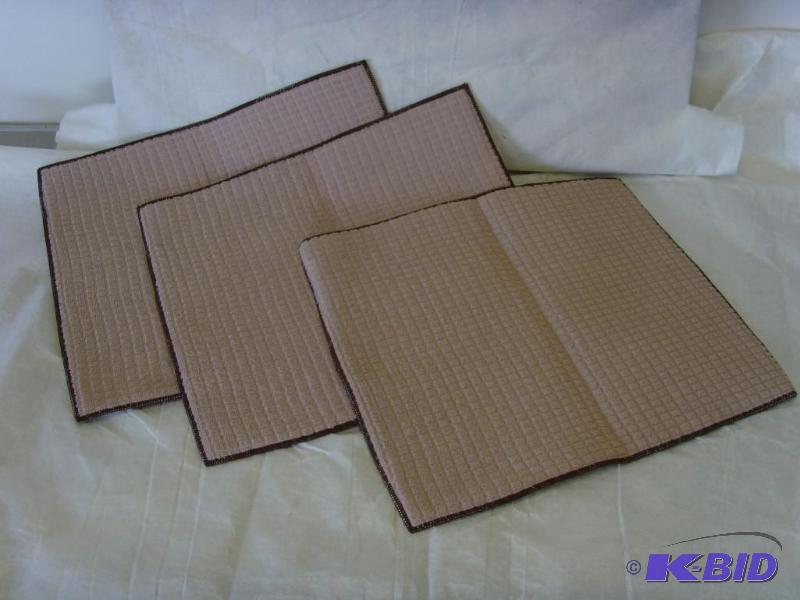 lot 154 image: 3 Plush Ultra Absorbent Bath Mats