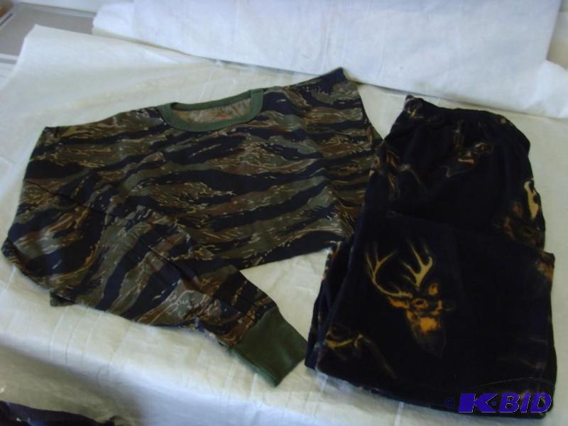 lot 162 image: Camo Longsleve & Lounge Pants