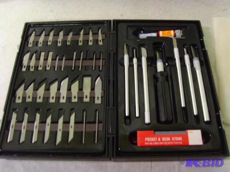 lot 185 image: Modeling Knife Kit with Case