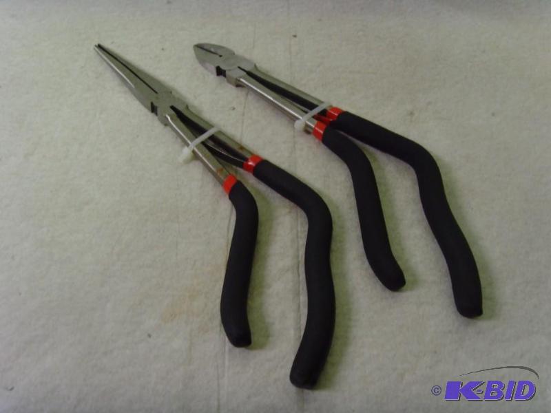 lot 213 image: Pliers Set