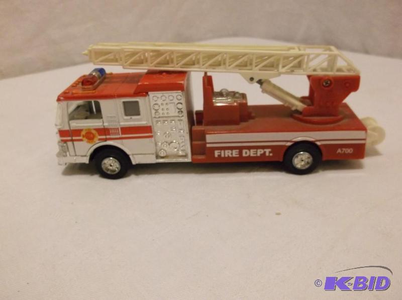 lot 10 image: Collectable toy fire truck 7 14" L x 1 ...