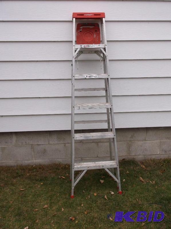 lot 12 image: Werner 6 aluminum ladder in great usable con...