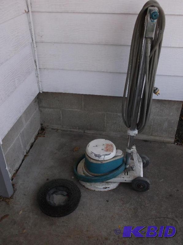 lot 20 image: Commercial floor scrubber comes with scrubbin...