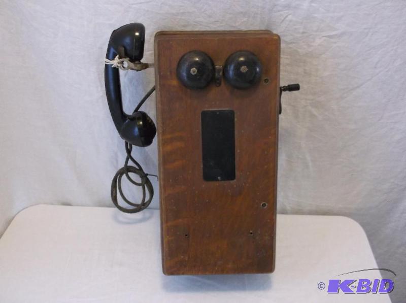 lot 39 image: Antique 1920s hand crank telephone with soli...