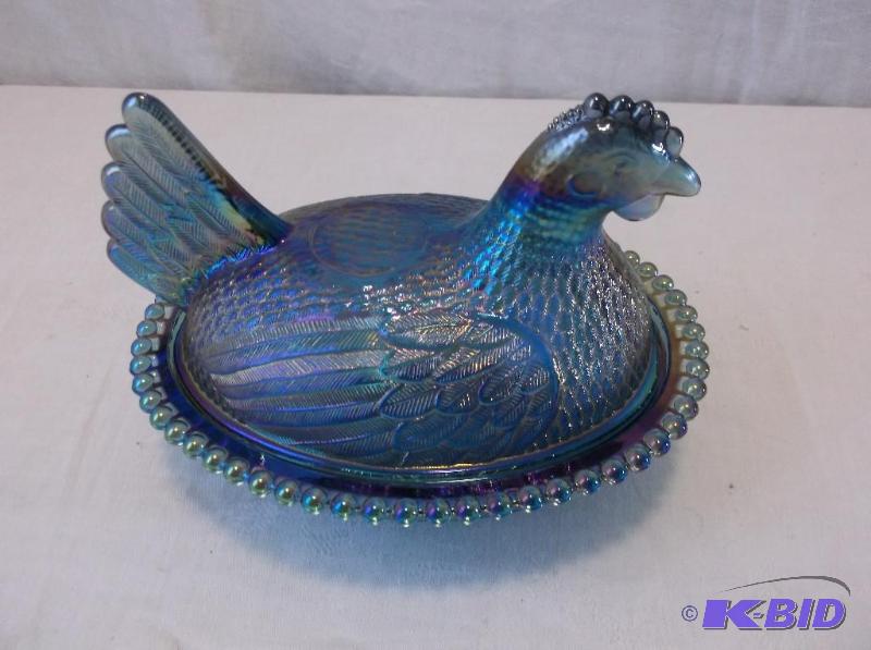 lot 40 image: Caravel glass chicken siting on nest candy di...