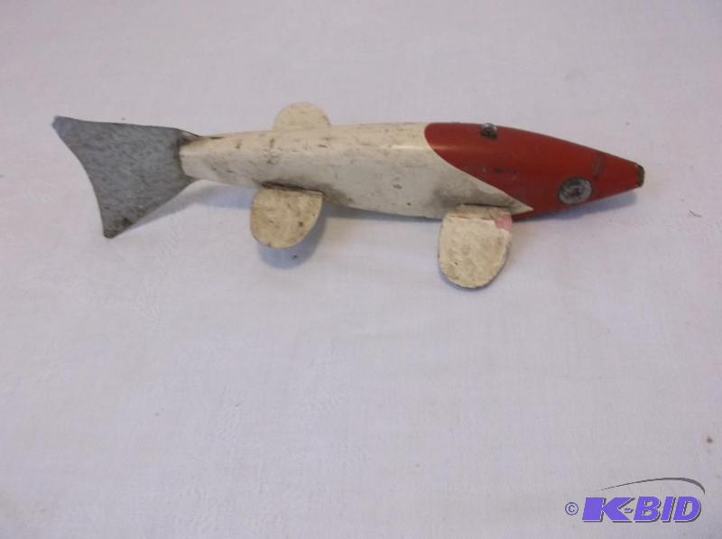 lot 42 image: Red & White spearing decoy missing one fi...
