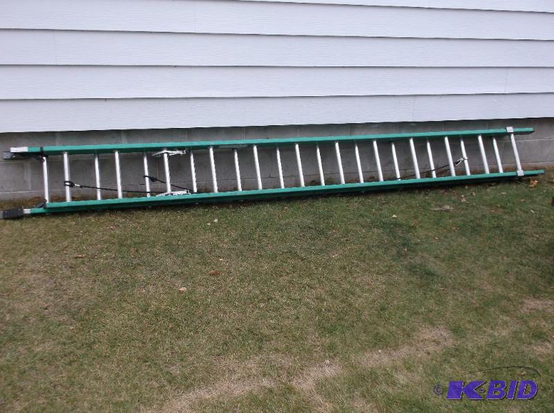 lot 81 image: Fiberglass ladder 24 in great usable conditi...