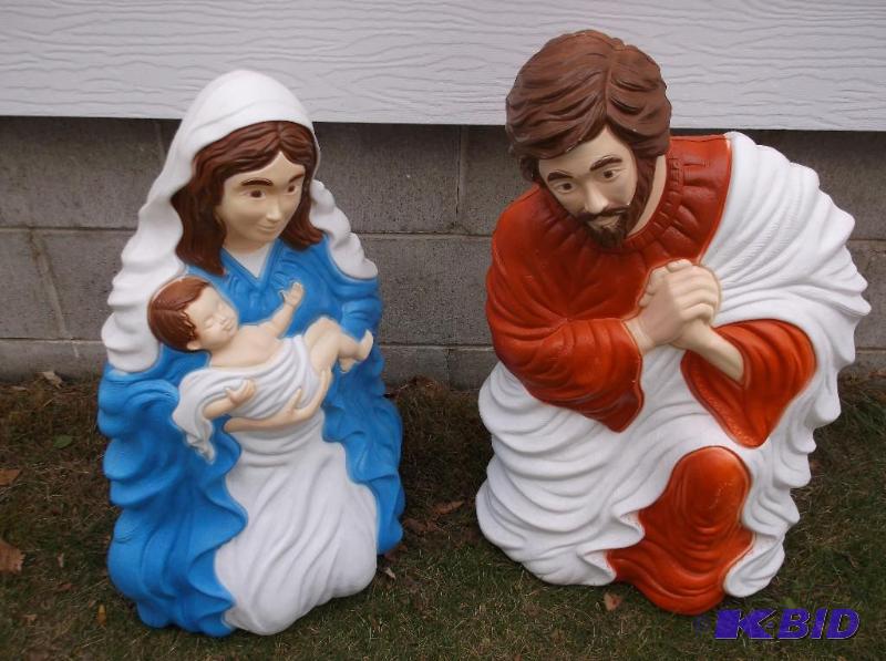 lot 82 image: Illuminated nativity set 27" T in good c...