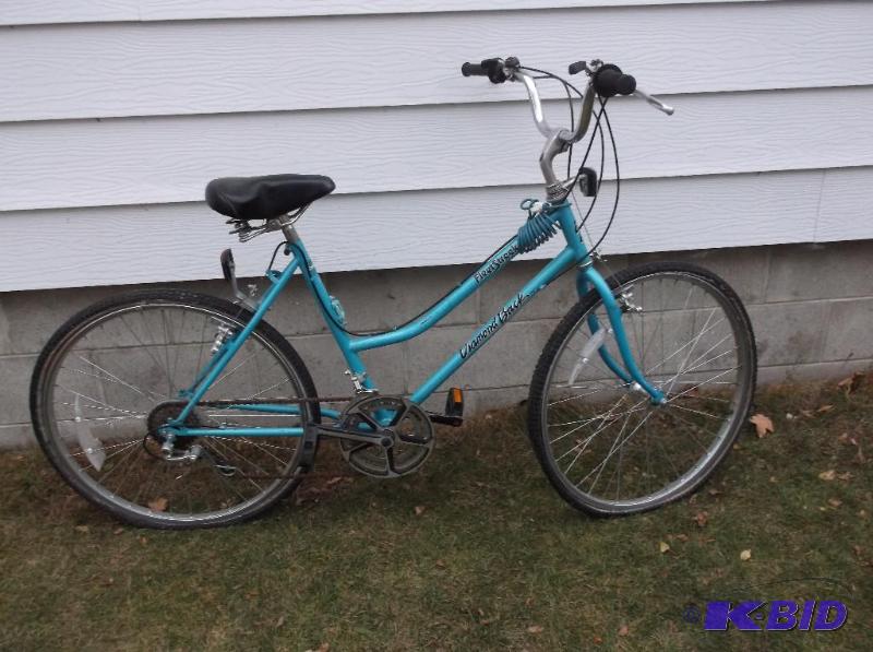 lot 87 image: Fleet Streek Diamond Back ladies bike needs n...