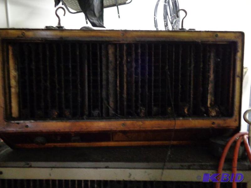 lot 1 image: Air Cleaner