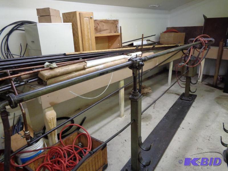 lot 11 image: Pneumatic Barfeed